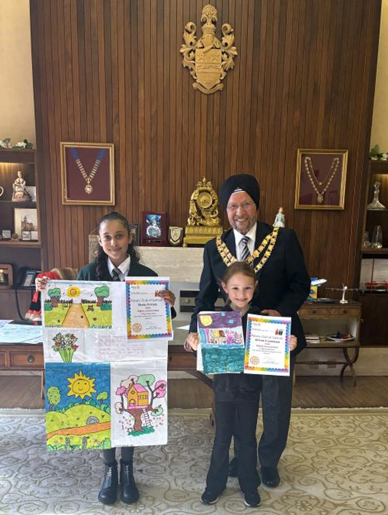 new mayor with rotary art competition commended_0 (1).jpg