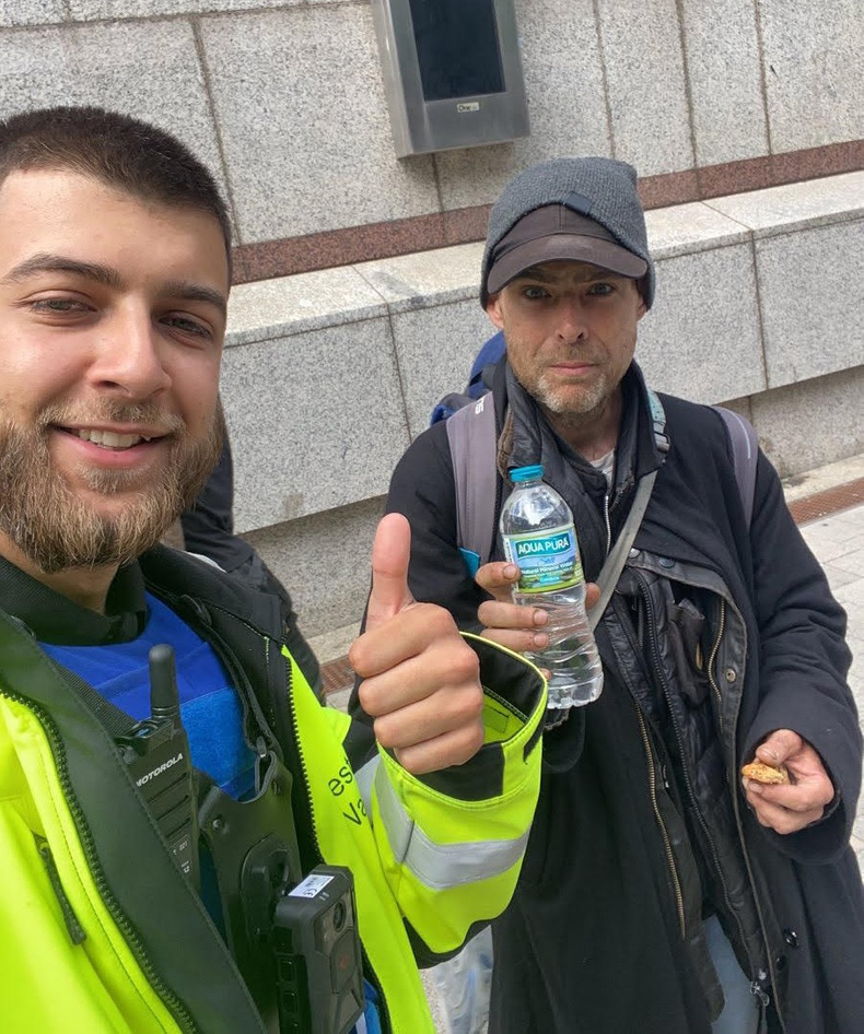 water-1-bid-warden-kassim-sager-gives-out-water(898608)