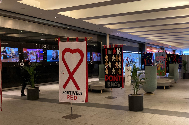 mialbox-aids-cover-up-exhibition(902533)