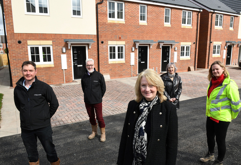 graham-workman-phil-morgan-living-space-sue-carpenter-anne-murray-accord-and-zoe-jones-waldeck-lr(890655)