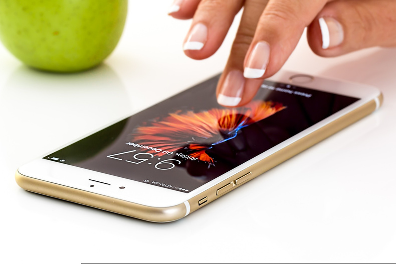 smartphone-g44f79822c_1920(899660)