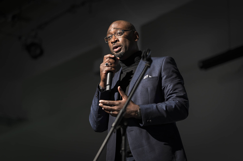 joel-speaker-pic(891229)