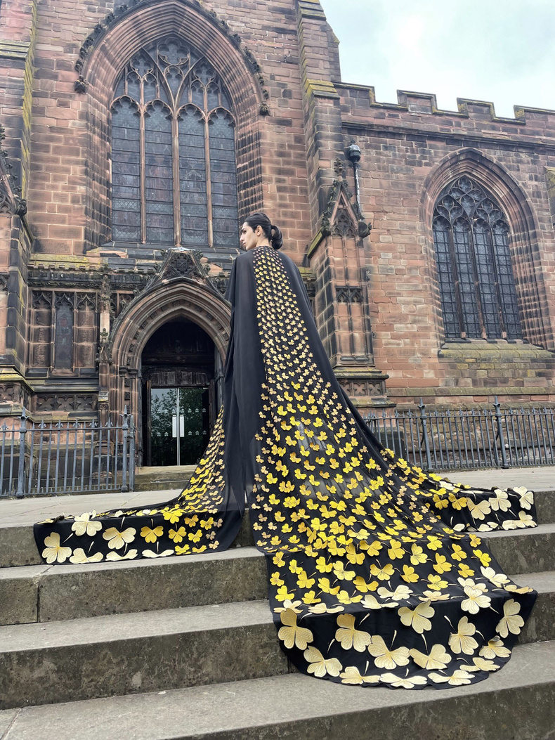 a-cape-featuring-802-embroidered-shamrocks-designed-and-produced-by-birmingham-city-university-final-year-student-madelaine-atkinson-1(903419)