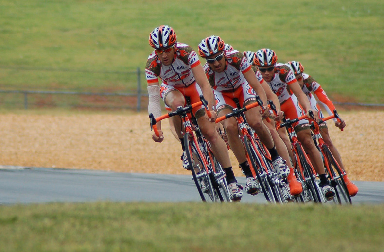 cyclists-1851269_1920(890880)