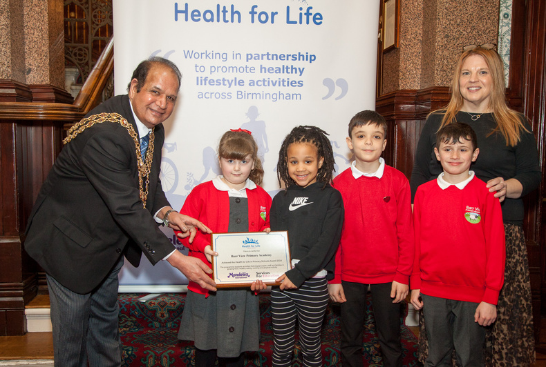Children and their teacher from Barr View Academy receive the award from Lord Mayor of Birmingham, Cllr Chaman Lal.jpg