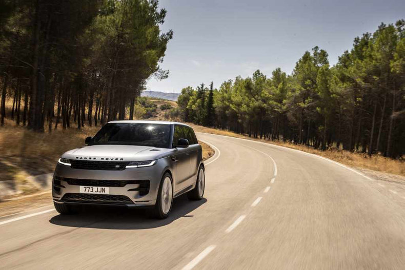jlr_reimagine_product_rrs_dynamic_se_p400_23my_070922_08(902664)