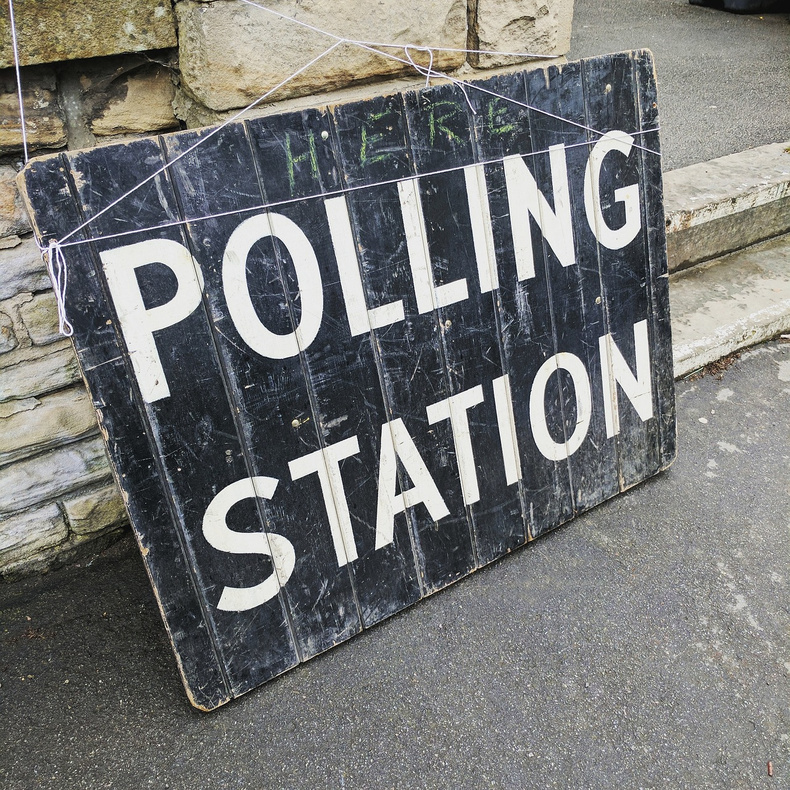 polling-station-2643466_1280.jpg 1