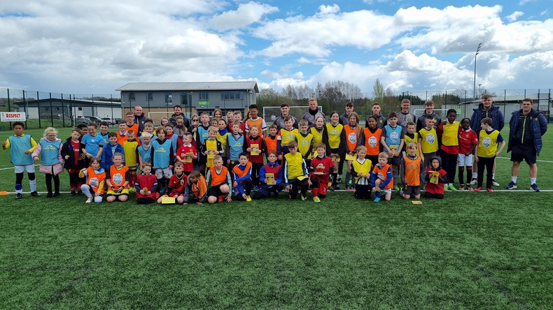 brewers-pair-football-camp(902637)