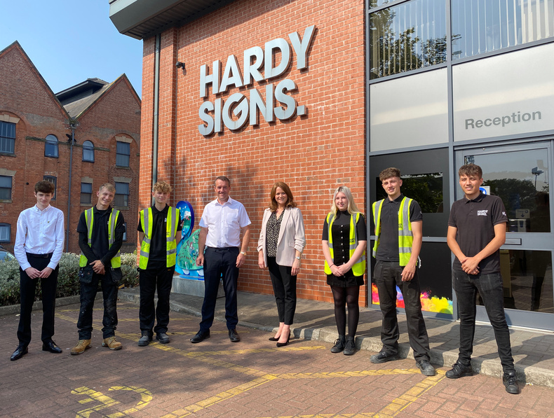 hardy-signs-celebrate-with-kate-griffiths-mp(892705)
