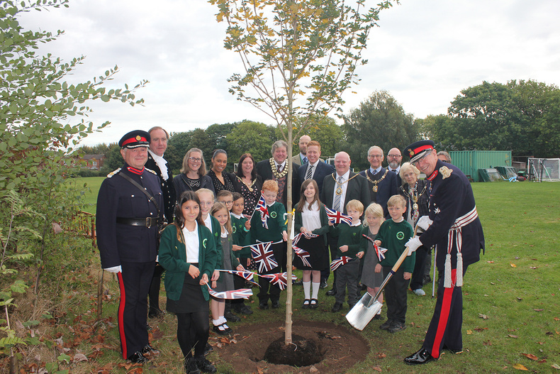 tree-planting-ceremony-at-charnwood-primary-school(894042)