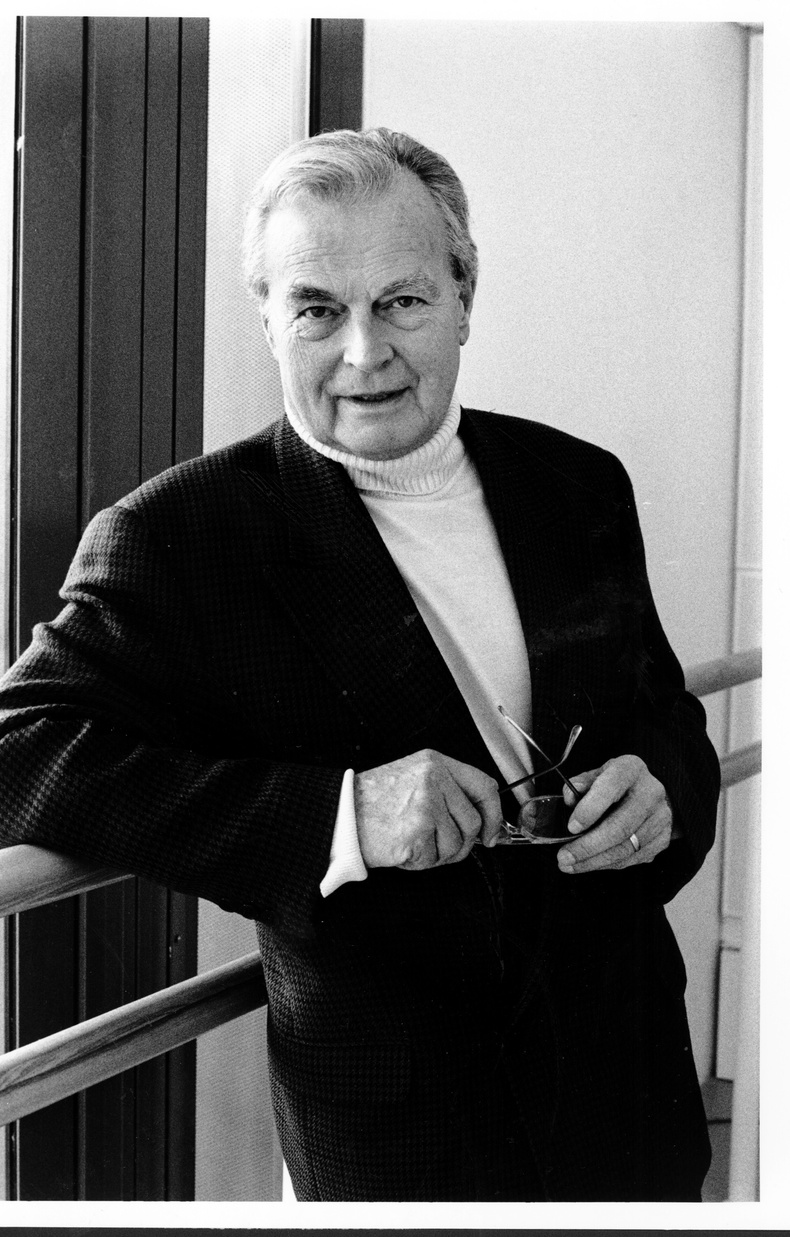 sir-peter-wright(899437)