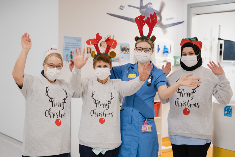colleagues-at-birmingham-childrens-hospital(900458)