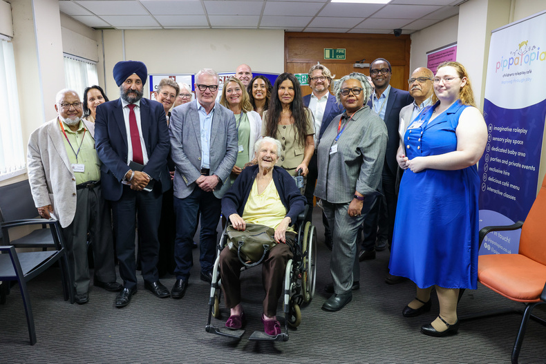 Mayor backs unsung heroes.jpg