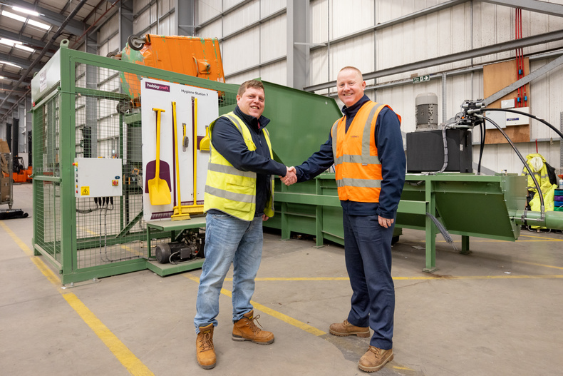 2-anthony-oldfield-operations-manager-hobbycraft-with-ben-kelly-walley-business-development-manager-at-willshees(901909)