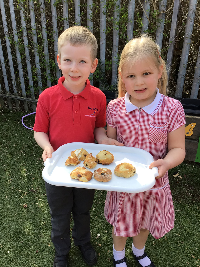 junior-bake-off-boy-and-girl-with-tray-of-hc-buns(890720)
