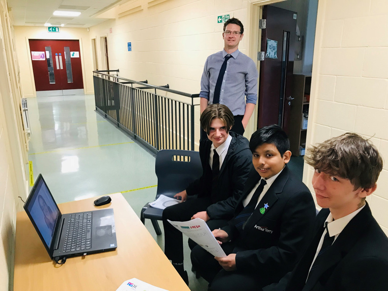 year-9-and-teacher-nick-blunt-dragons-den(892550)