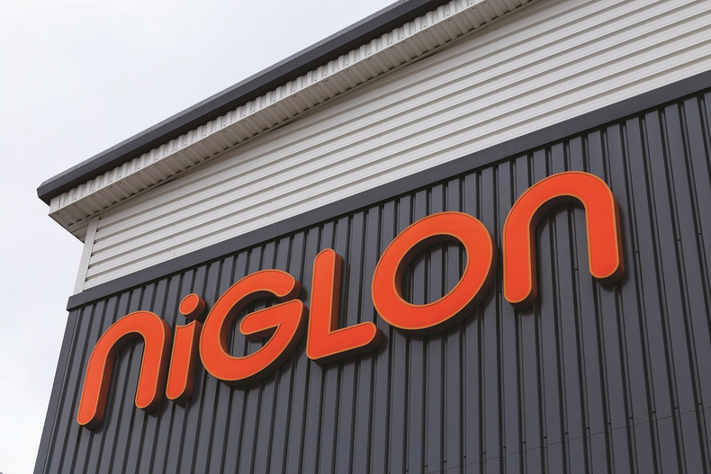niglon-sign-edited-close-up(895836)