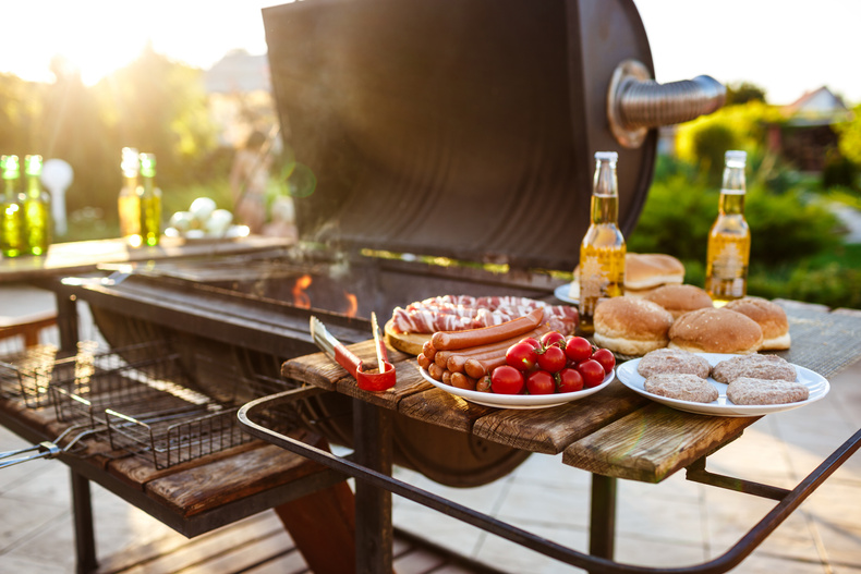 barbecue-grill-party-tasty-food-wooden-desk(898491)