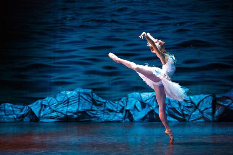 russian-state-ballet-swan-lake(891740)