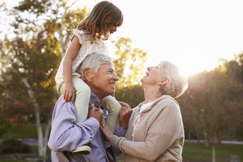 top-5-activties-to-do-with-your-grandchildren-whilist-keeping-active(893070)