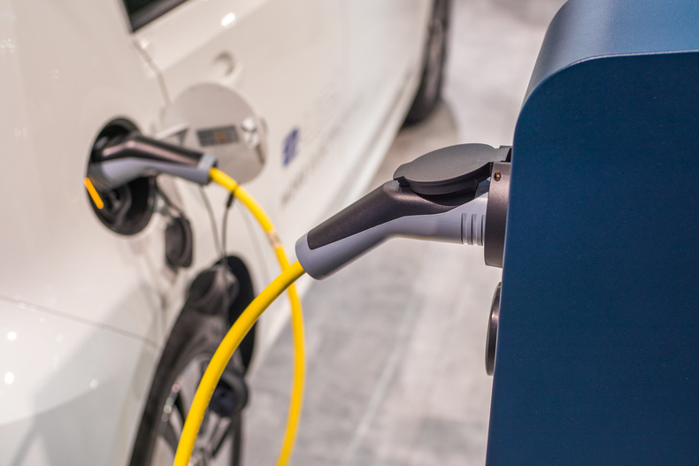 electric-vehicle-charging-credit-ivan-radic(897174)