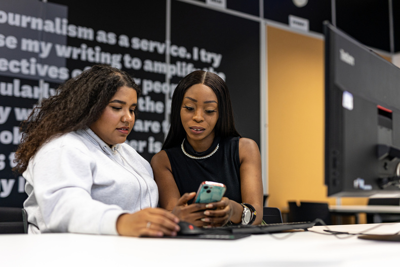journalism-students-at-birmingham-city-university(902443)
