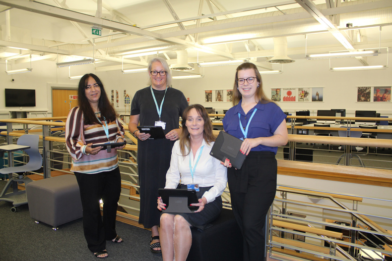 lrc-staff_ipads1(893919)