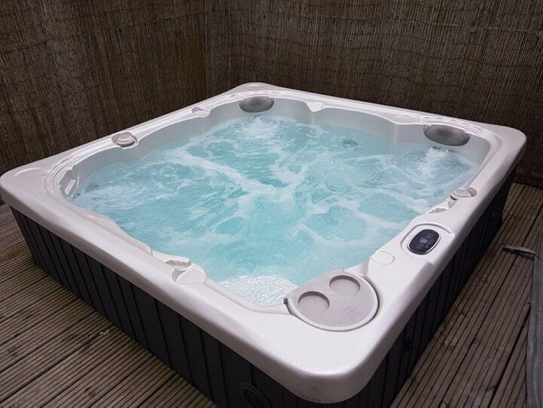 hot-tub(893058)