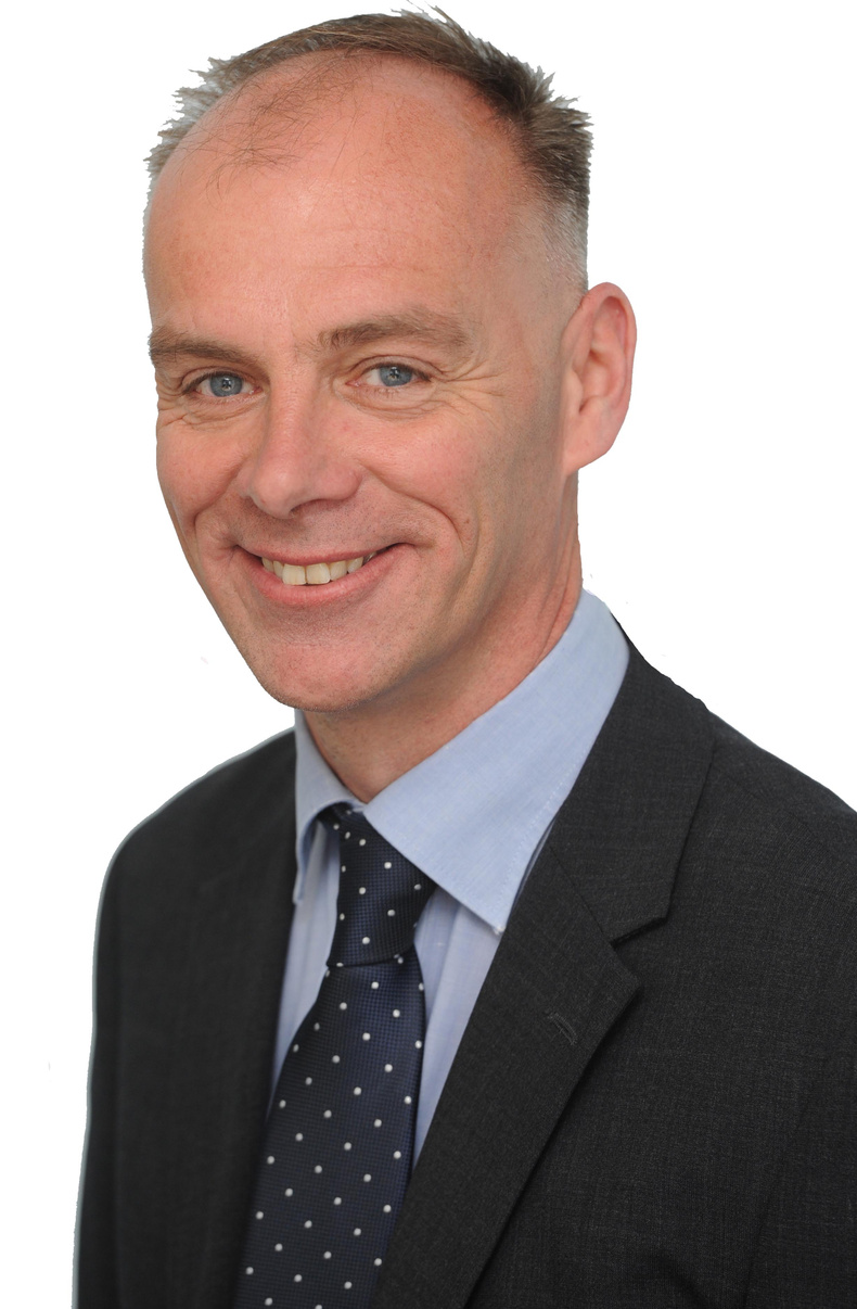 Julian Milan med res.jpg
