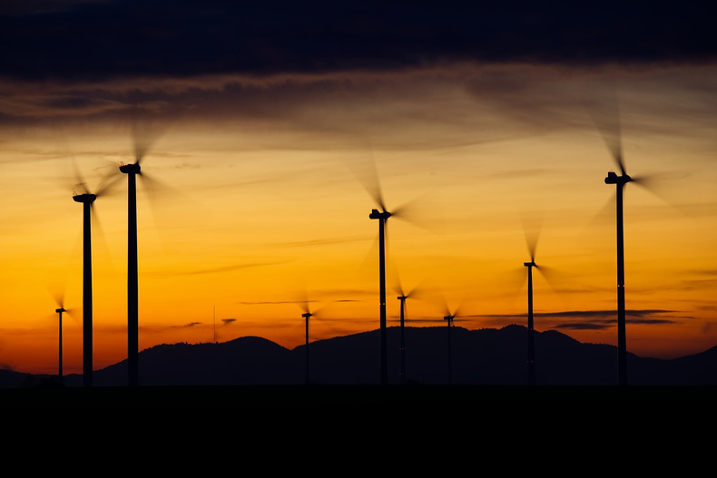 wind-turbines(897118)