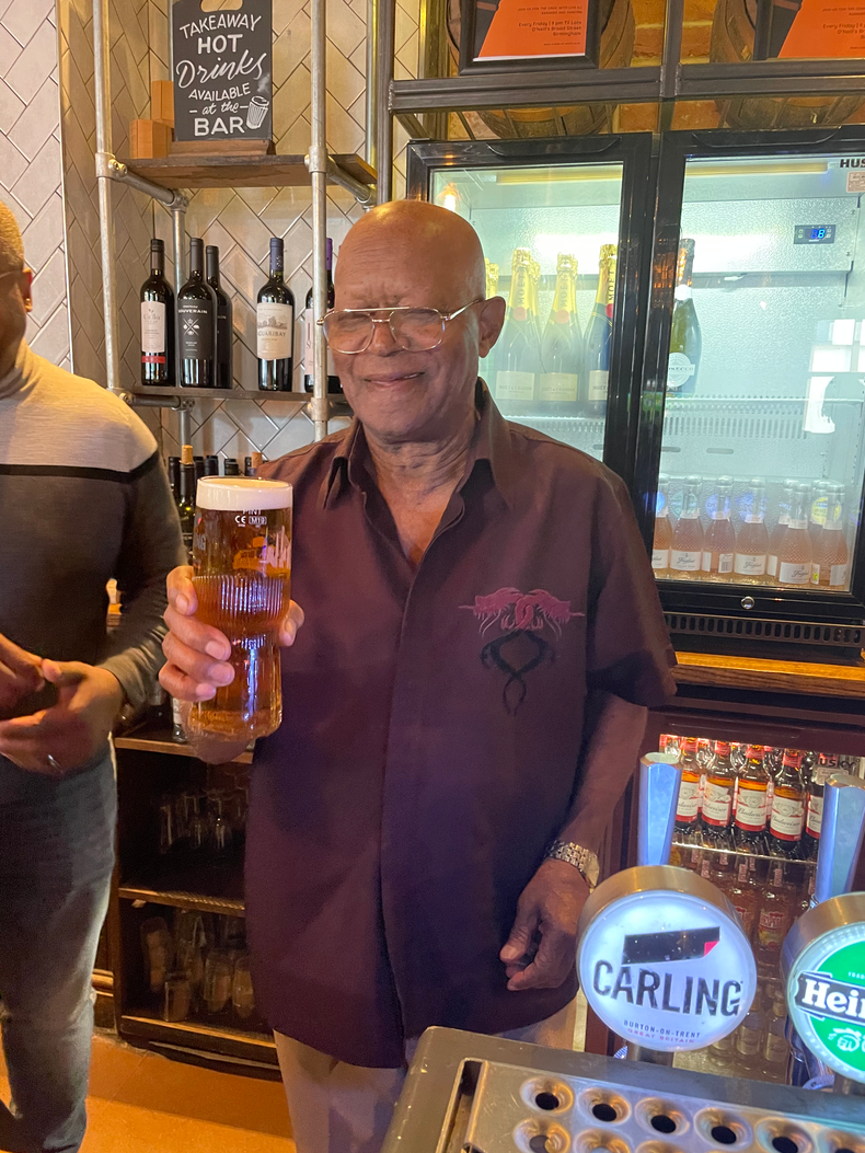 lloyd-with-his-pint(897385)
