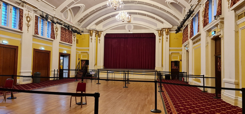 sutton-coldfield-town-hall-interior(892036)
