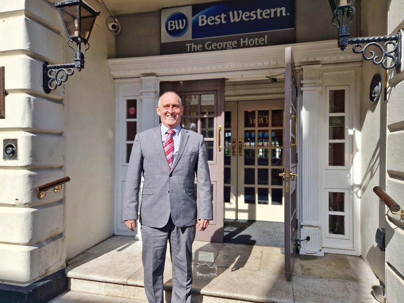 john-hall-general-manager-at-the-george-hotel(902916)