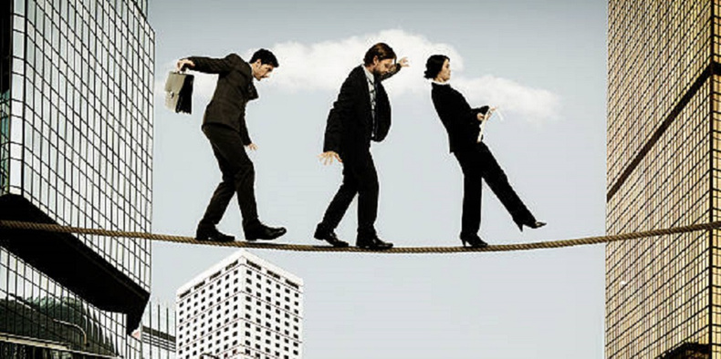 walking-a-business-tightrope2(895934)