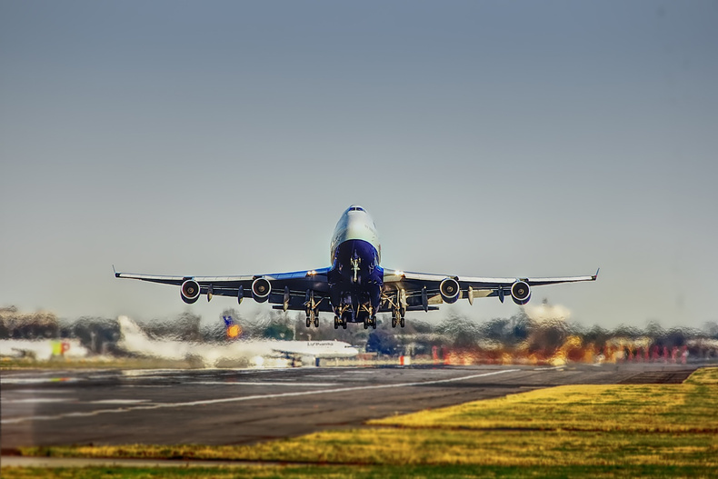 airplane-2745898_1920.jpg 1