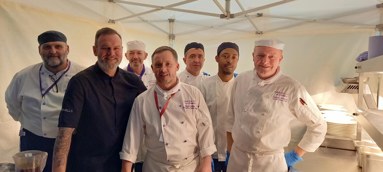glynn-purnell-front-l-worked-alongside-simon-hellier-front-r-and-his-amadeus-catering-team(897420)