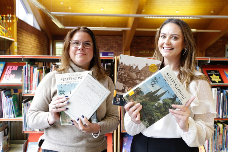 victoria-wilson-and-tara-spandrzyk-with-history-books(904637)