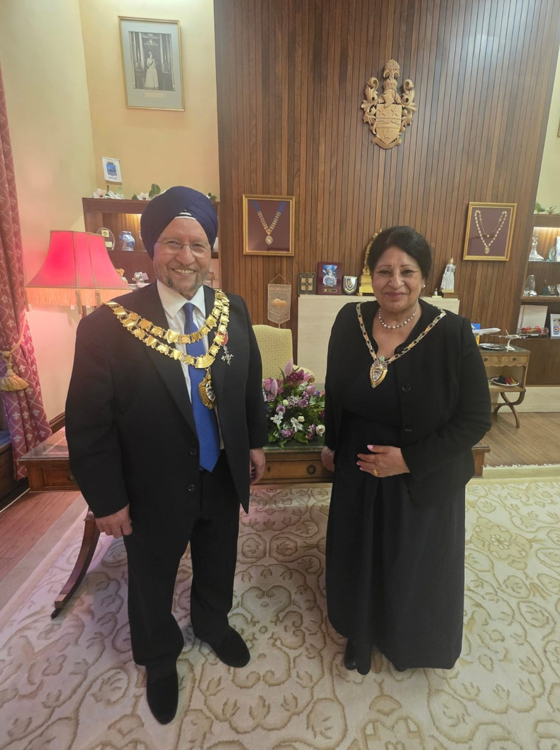 Mayor and Mayoress on night of investiture.jpg