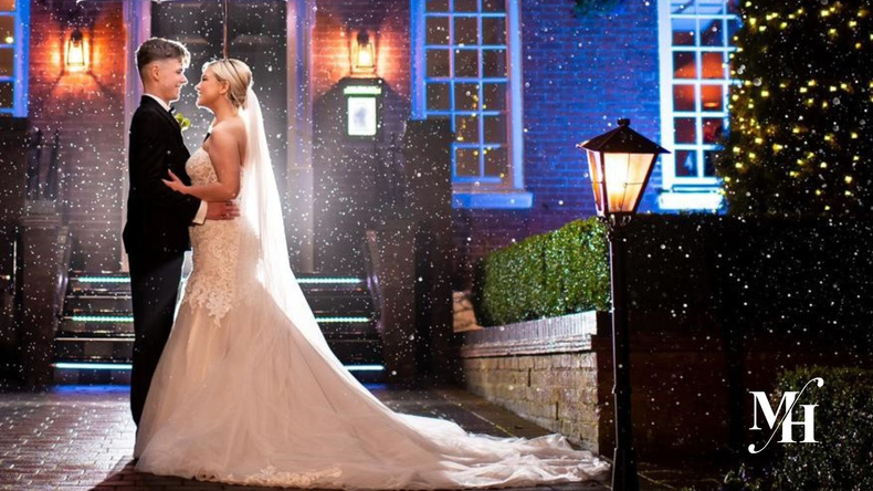 Manor_Wedding_FrontofHotel.jpg