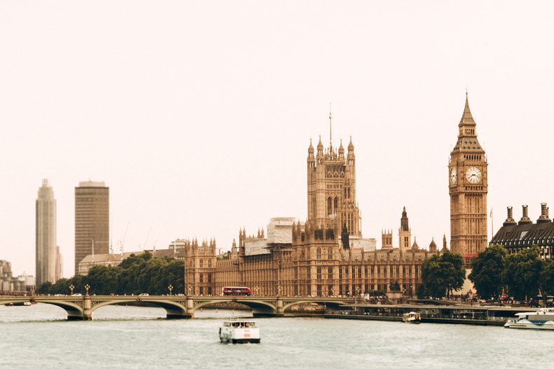 houses-of-parliaments-breaking-this(897588)