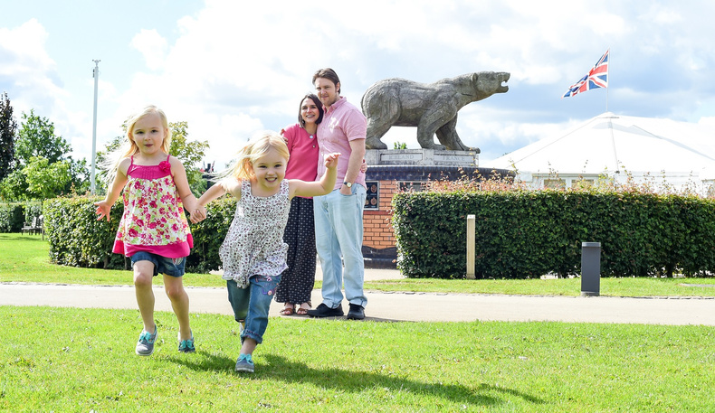 Hero-FAMILY NMA-Polar bear.jpg