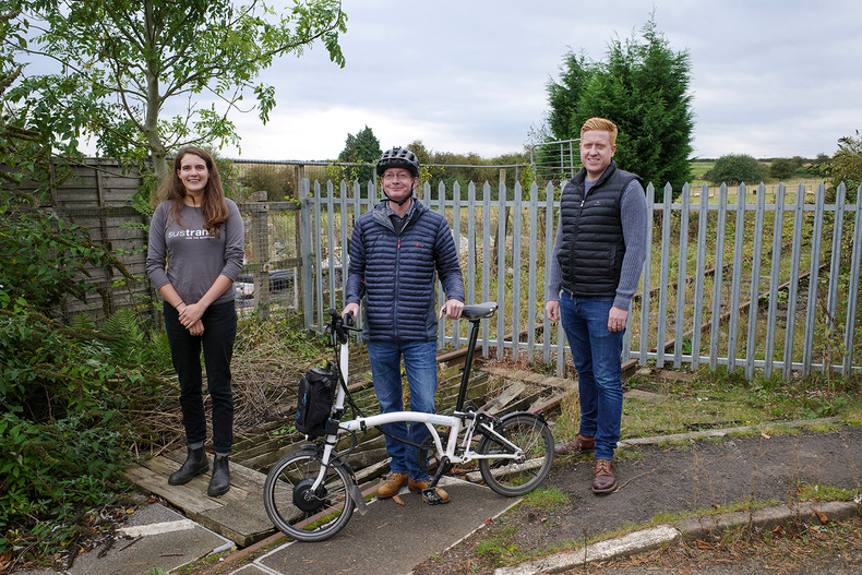 joss-winter-edward-healey-and-cllr-doug-pullen-1(894260)