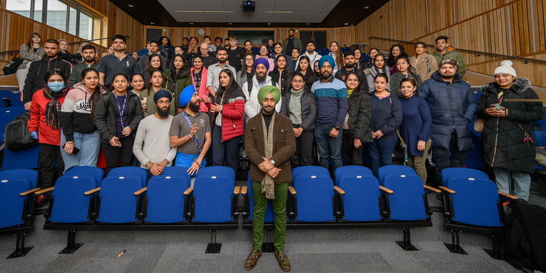 satinder-sartaaj-with-staff-and-students-from-birmingham-city-university-credit-nrp-for-bcu(896477)