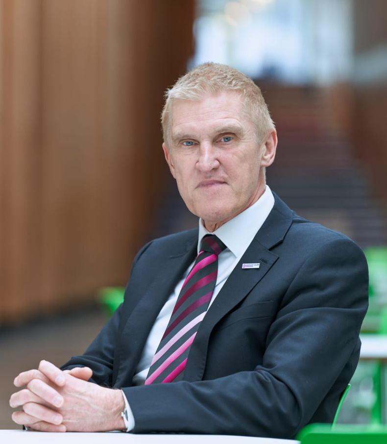Mike Hopkins.jpg 1