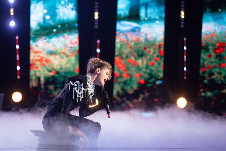 Melissa Antonesi - The Voice performance.jpg