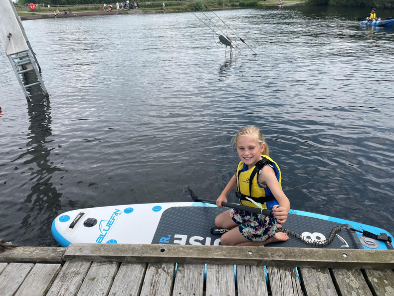 child-paddleboarding-at-pier-52(903766)