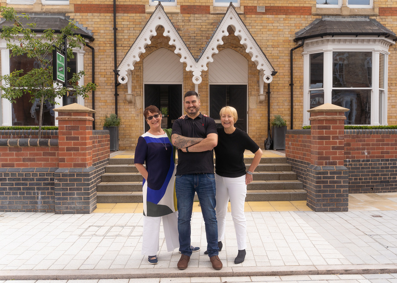 chapter-l-r-irene-allan-ben-ternent-and-ann-tonks-outside-new-restaurant(893191)