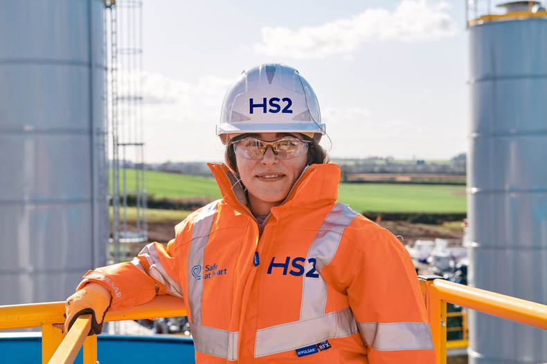 hs2-graduate(895501)