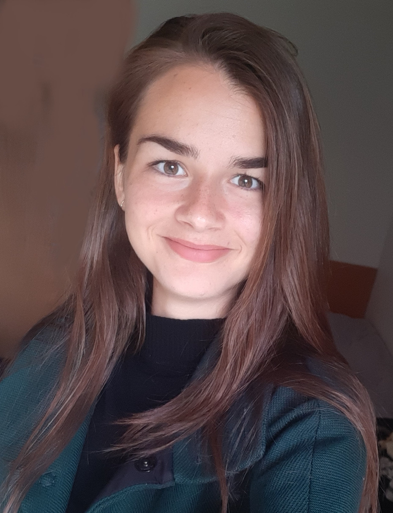 headshot-photo-adela-trasca(895650)