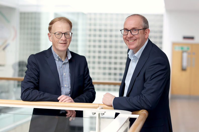 ukse-midlands-area-manager-steve-grice-left-and-regional-executive-mike-lowe-right(904120)
